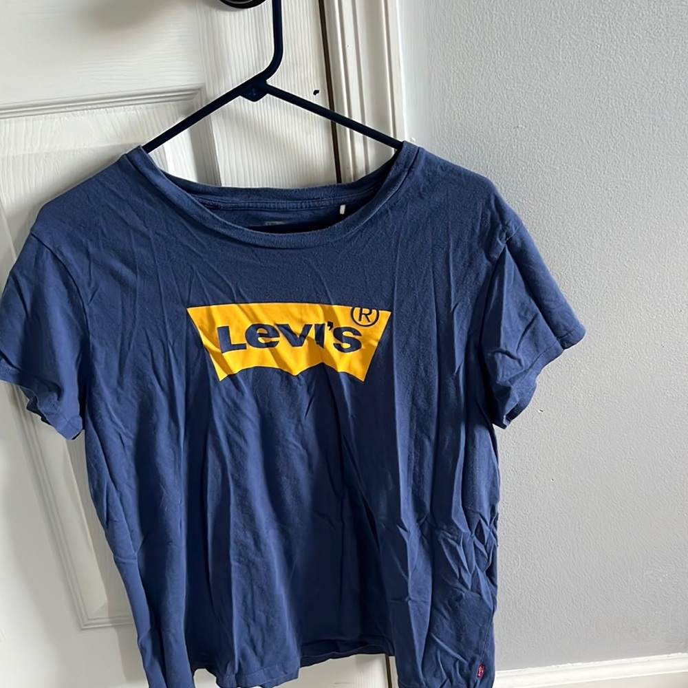 Levi’s T-shirt! - Picture 1 of 3